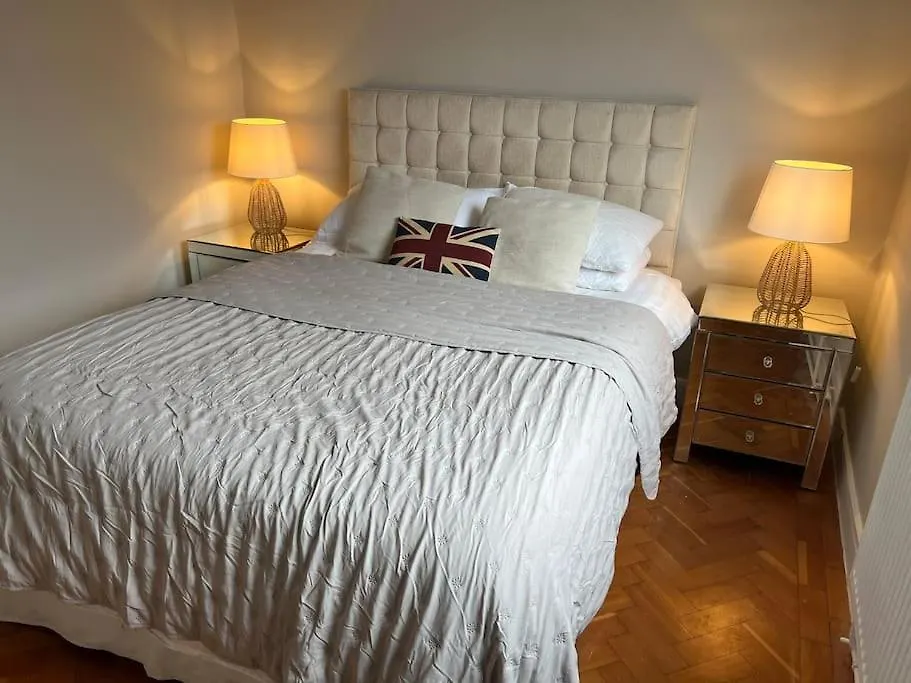 Richmond-On-Thames, London, Luxery Apparment With Balcony location